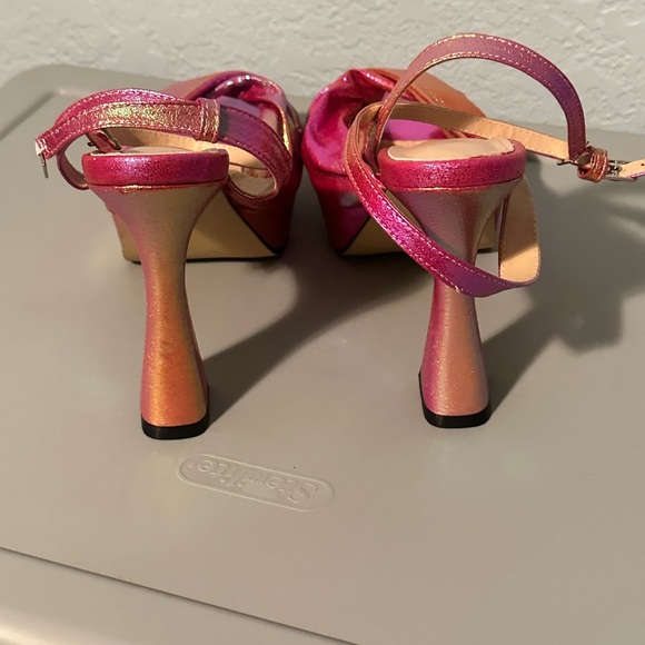 Cute retro heels! Never worn and brand new. - Picture 3 of 5